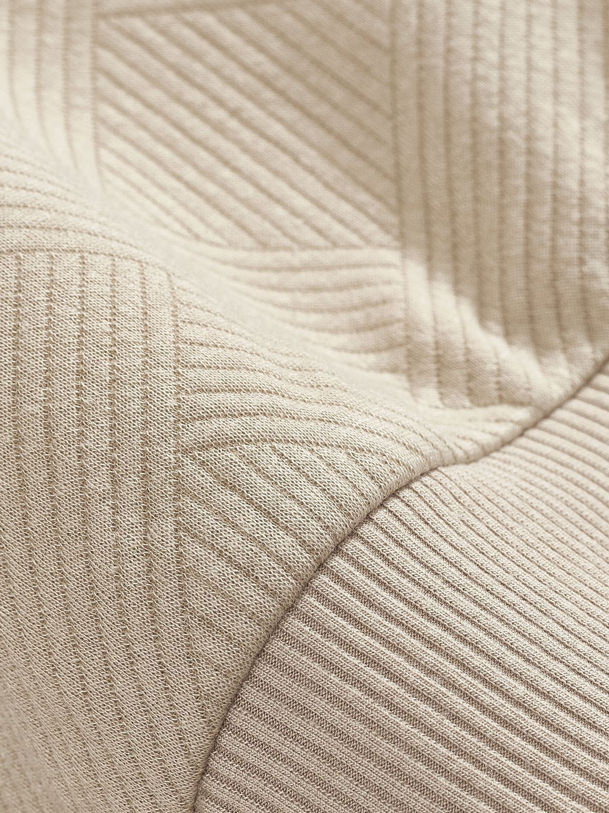 Men's Smart-Casual Half-Zip Pullover Sweater – Modern Patterned Knit for Versatile Everyday Wear