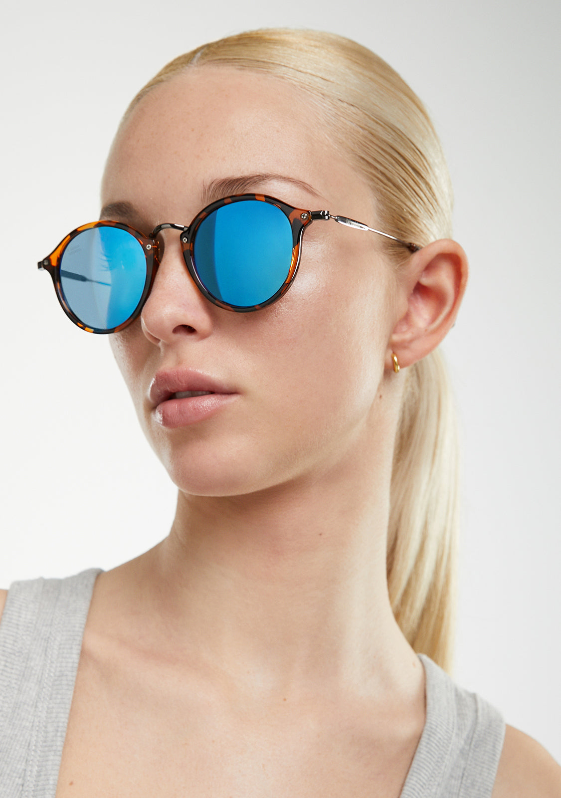 Natasha – Unisex Round Tortoise Shell Sunglasses with Polarized Blue Mirrored Lenses