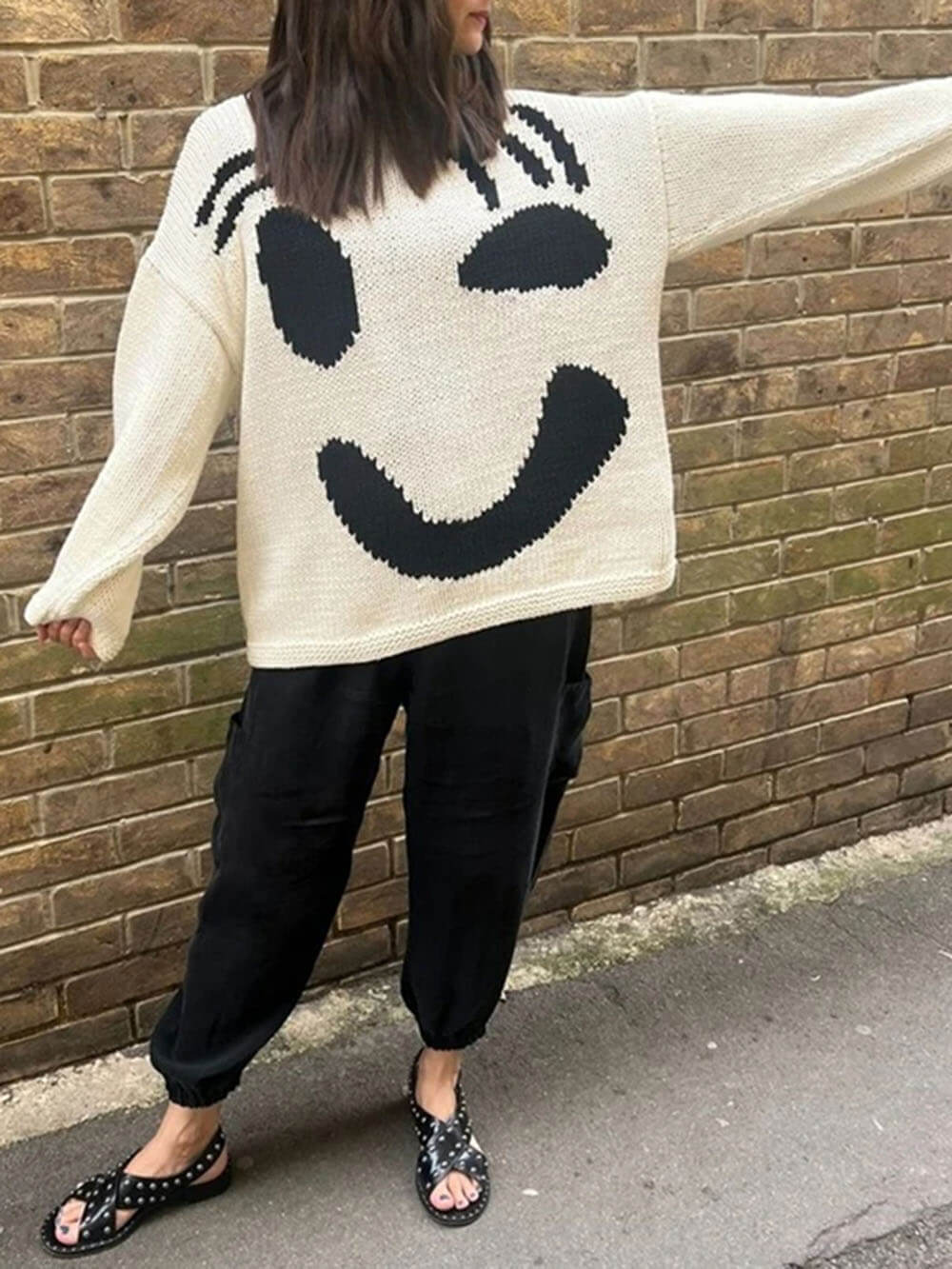 Women's Smiley Face Oversized Knit Jumper – Playful Casual Sweater for Everyday Comfort