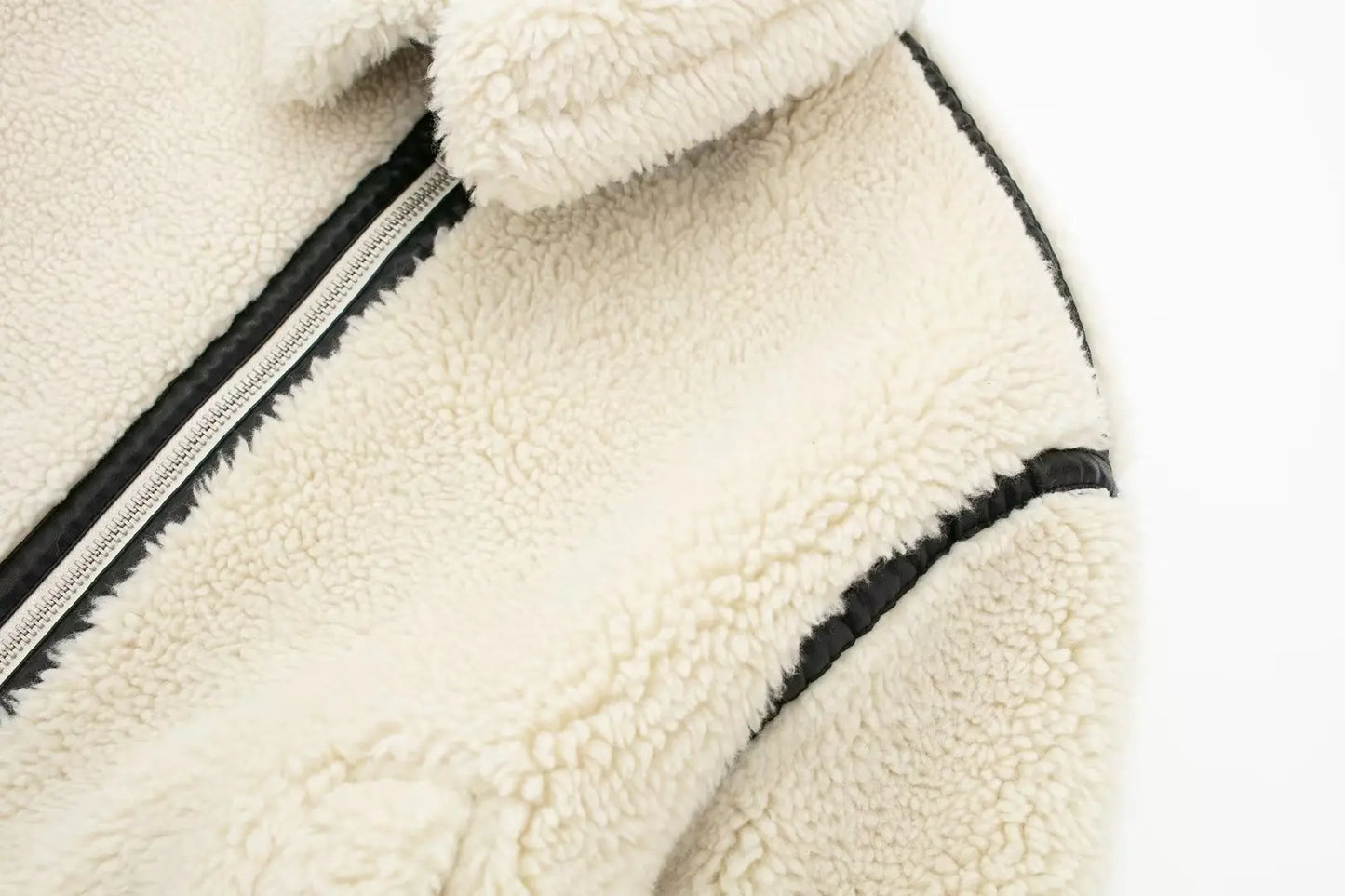 Women's Stylish Winter Shearling Jacket – Trendy Warm Outerwear for Versatile Occasions